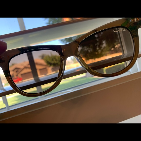 Gucci sunglasses main image 2
